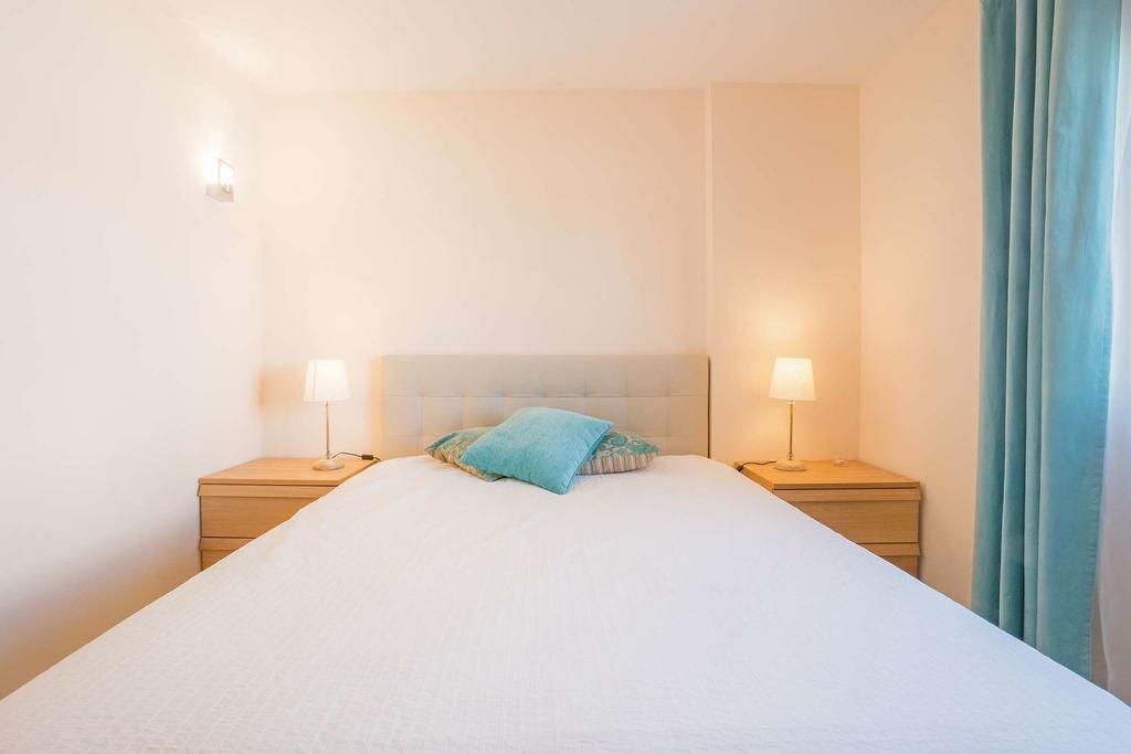 1-Minute Walk To The Metro And 2 To The Supermarket Lisbon Luaran gambar