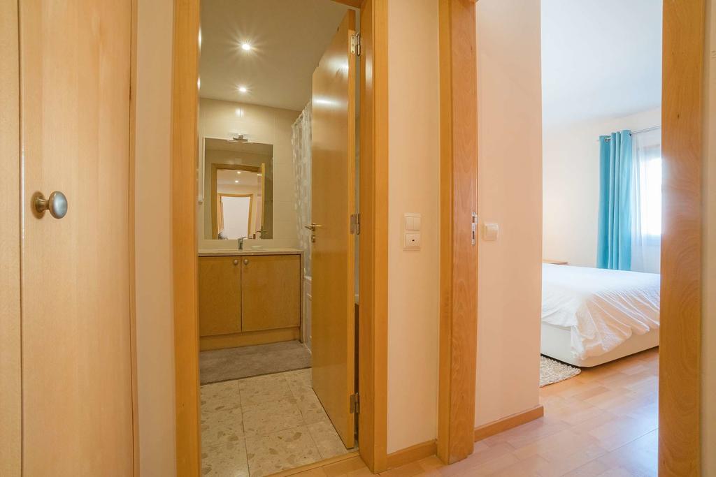 1-Minute Walk To The Metro And 2 To The Supermarket Lisbon Luaran gambar
