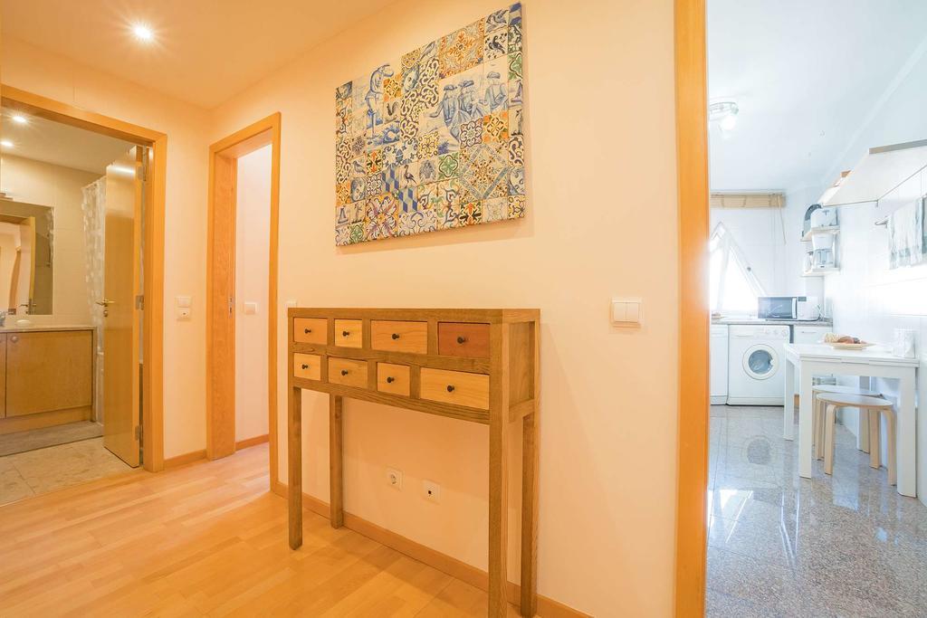 1-Minute Walk To The Metro And 2 To The Supermarket Lisbon Luaran gambar
