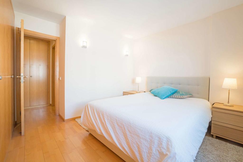 1-Minute Walk To The Metro And 2 To The Supermarket Lisbon Luaran gambar