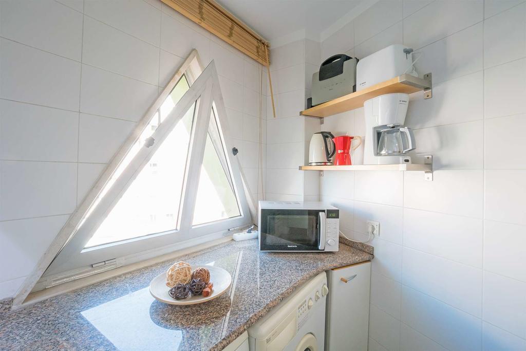1-Minute Walk To The Metro And 2 To The Supermarket Lisbon Luaran gambar