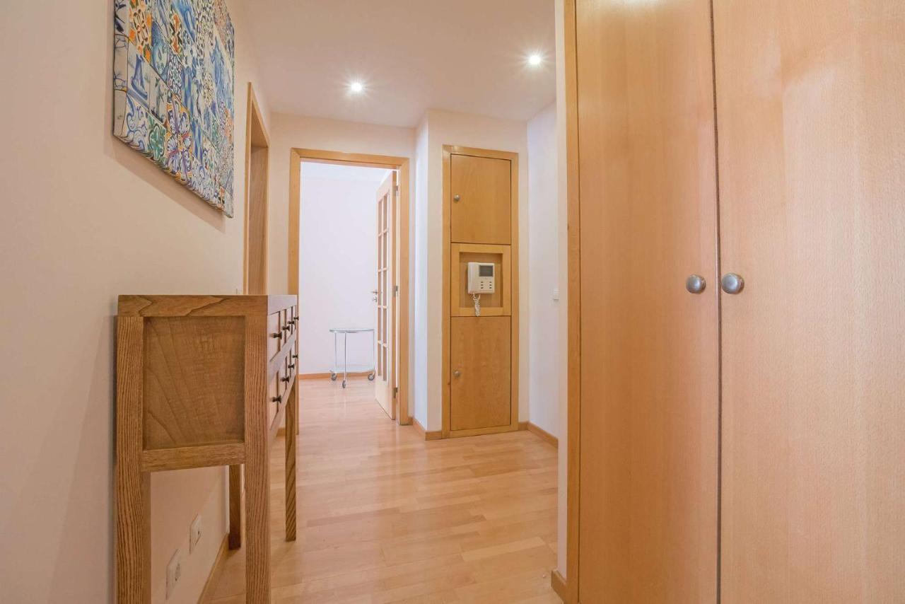 1-Minute Walk To The Metro And 2 To The Supermarket Lisbon Luaran gambar